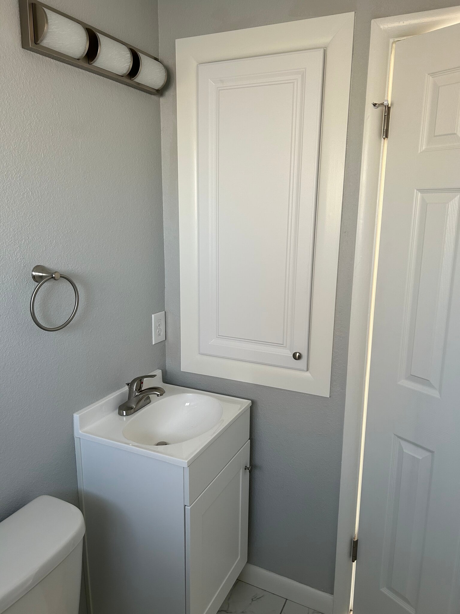 Main Bathroom - 3438 N Cascade Ave