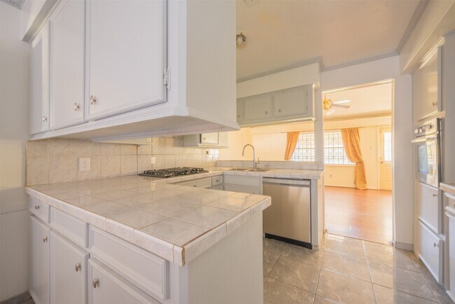 Building Photo - 4031 Curly Oaks Dr