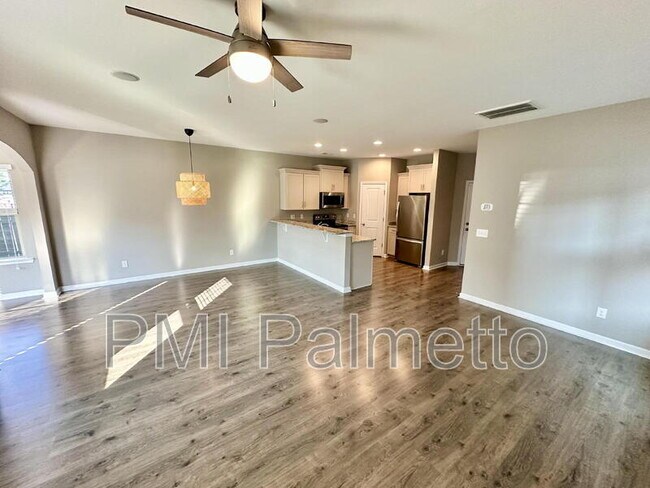 Building Photo - 117 Weeping Oak Ln