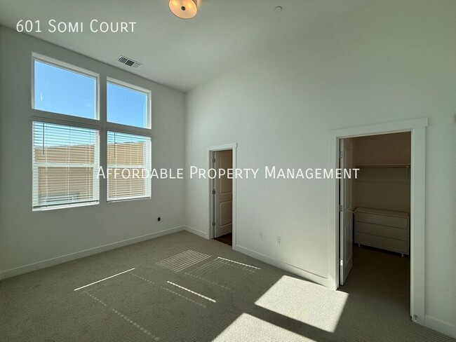 Building Photo - 601 Somi Ct