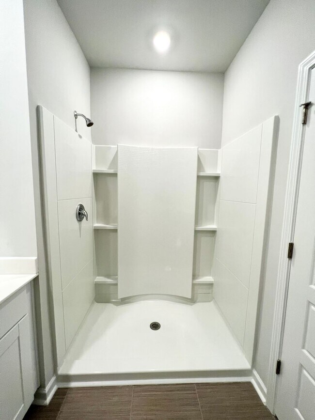 Building Photo - FOUR Bedrooms! SUPREME location! Move in ready!