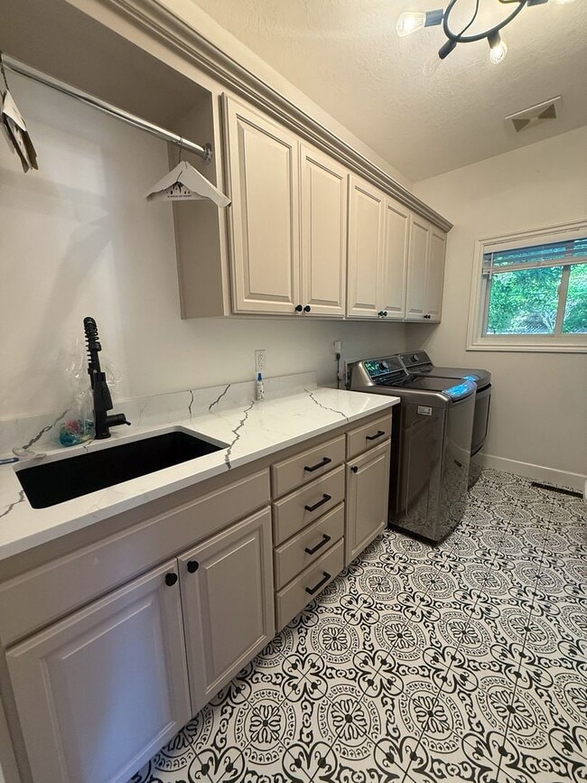 Building Photo - 1776 Mousebird Ave NW
