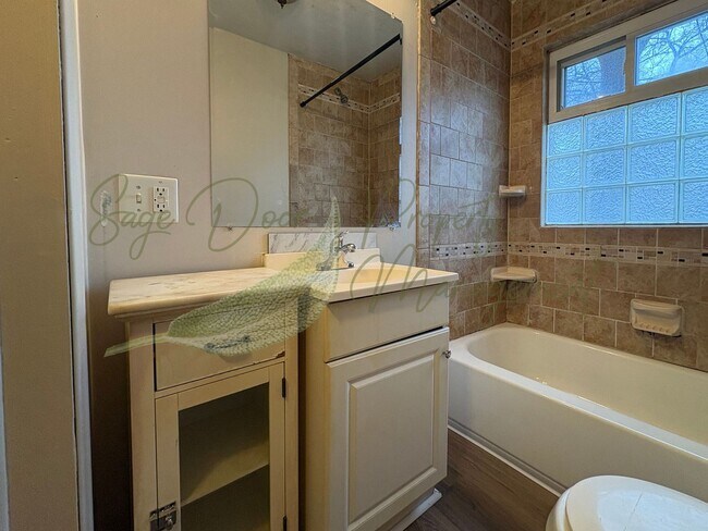 Building Photo - TWO BEDROOM HOME IN INDEPENDENCE!!!