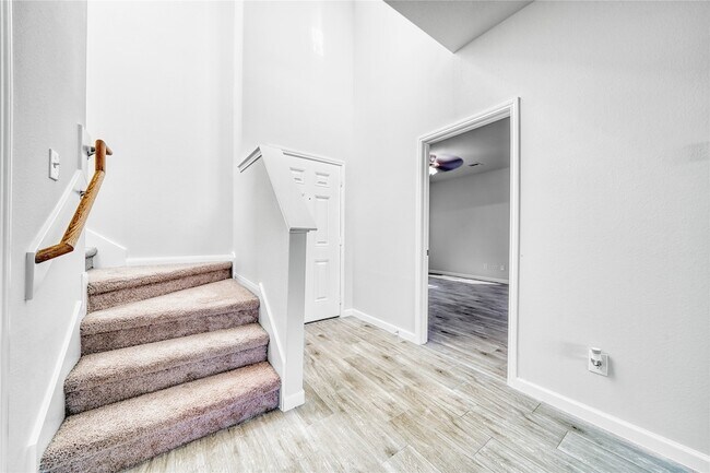 Building Photo - 6934 Orchid St