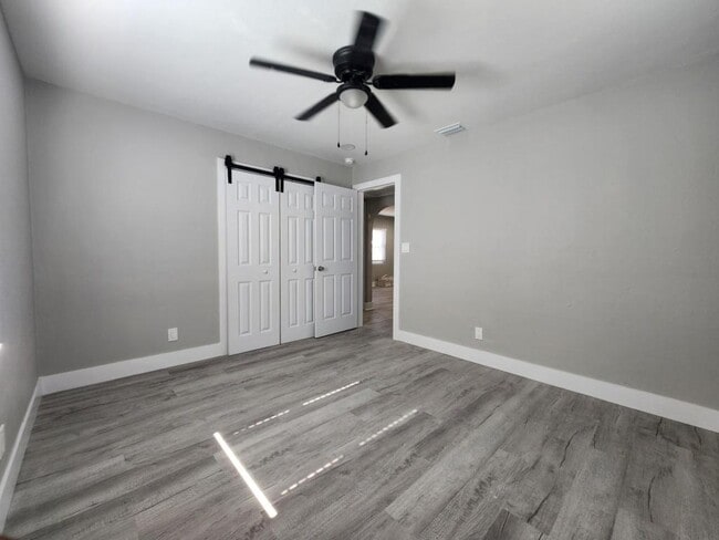 Building Photo - 2422 23rd St S