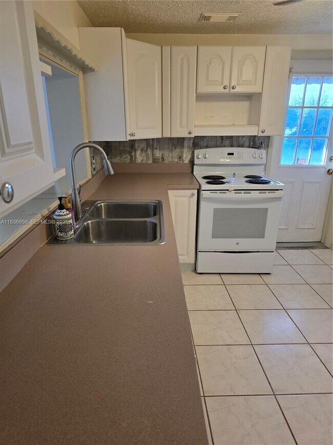 Building Photo - 4321 Kirby Loop Rd