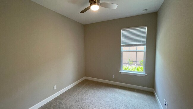 Building Photo - Unfurnished Annual Rental