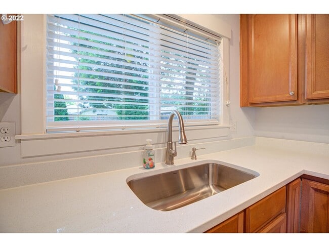 Building Photo - Lovely Ranch style home with park like rear fenced yard, Commonwealth lake Park just around the c...