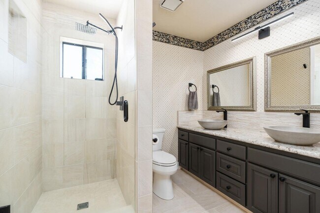 Building Photo - 14215 Killarney Dr