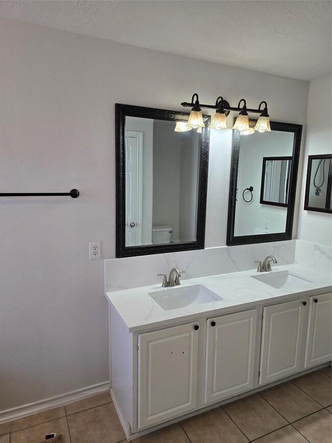 Building Photo - 17515 Bering Bridge Ln