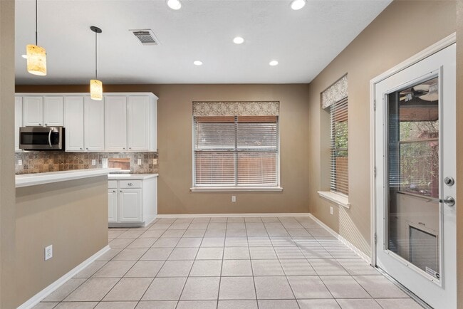 Building Photo - 18 Valley Mead Pl