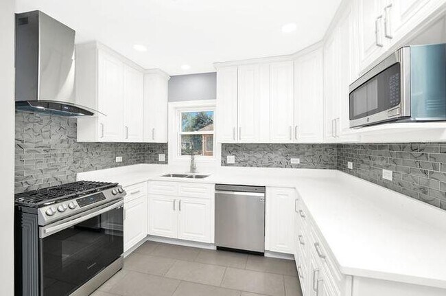 Building Photo - 1428 S 21st Ave