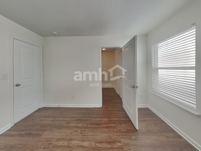 Building Photo - 6137 Kilchurn Dr