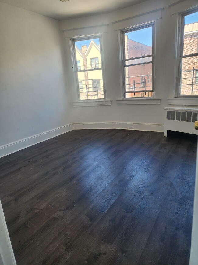 Building Photo - 152 Ridge Ave