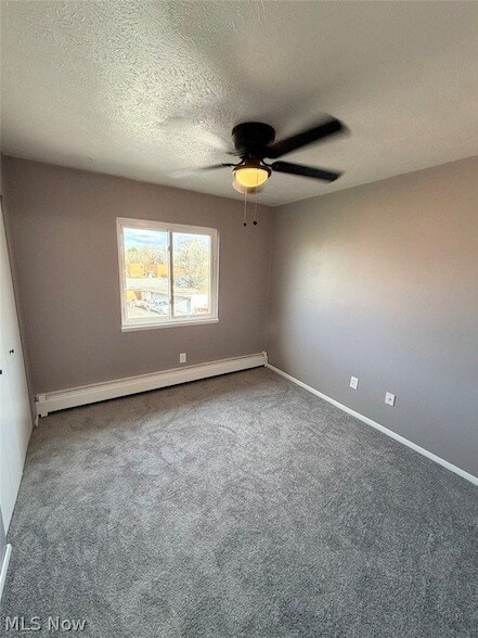 Building Photo - 9976 Darrow Rd