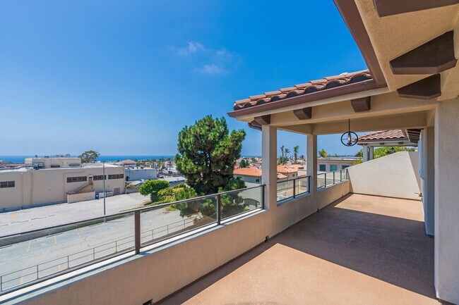 Building Photo - LUXURIOUS-CONTEMPORARY TOWNHOUSE W/ AMAZIN...