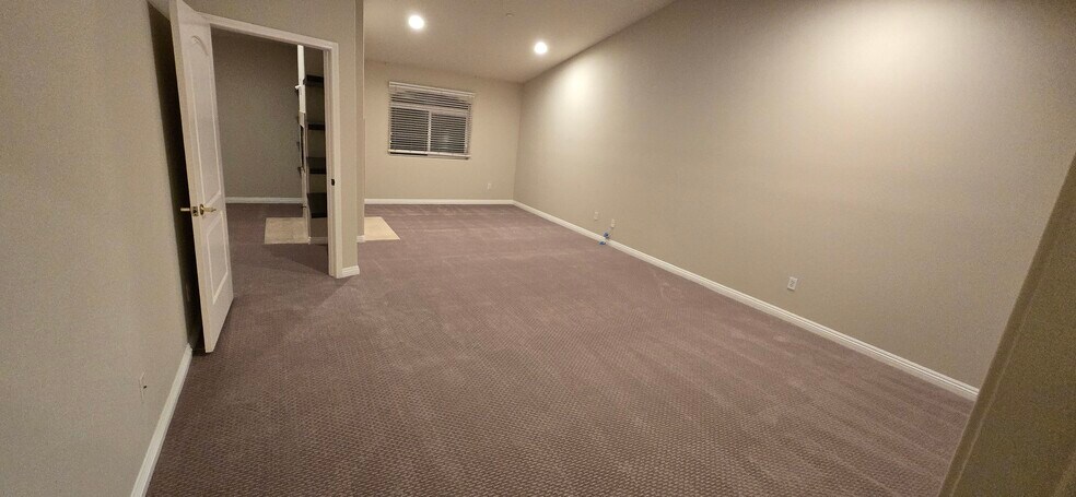 Building Photo - 2221 Grant Ave