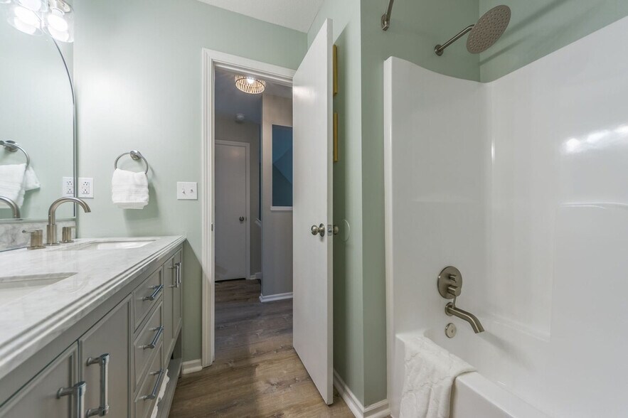 Building Photo - 433 Spring Ave