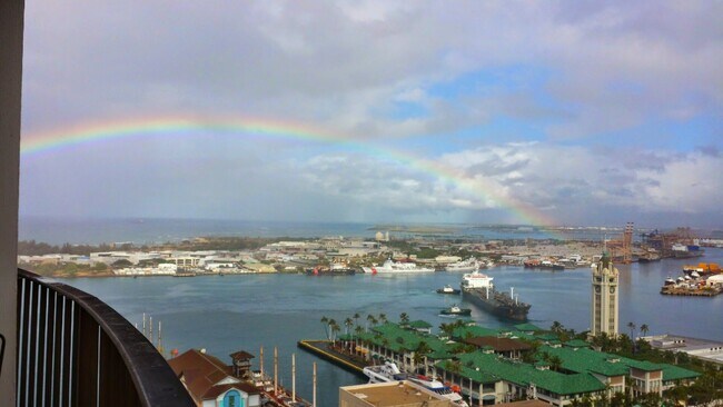 Building Photo - Harbor Square, Makai Building, 1 bedroom, ...