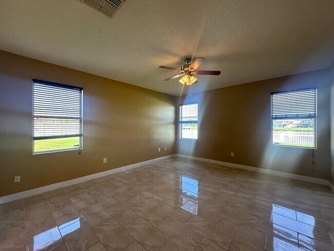 Building Photo - 2412 Country Pond Ct