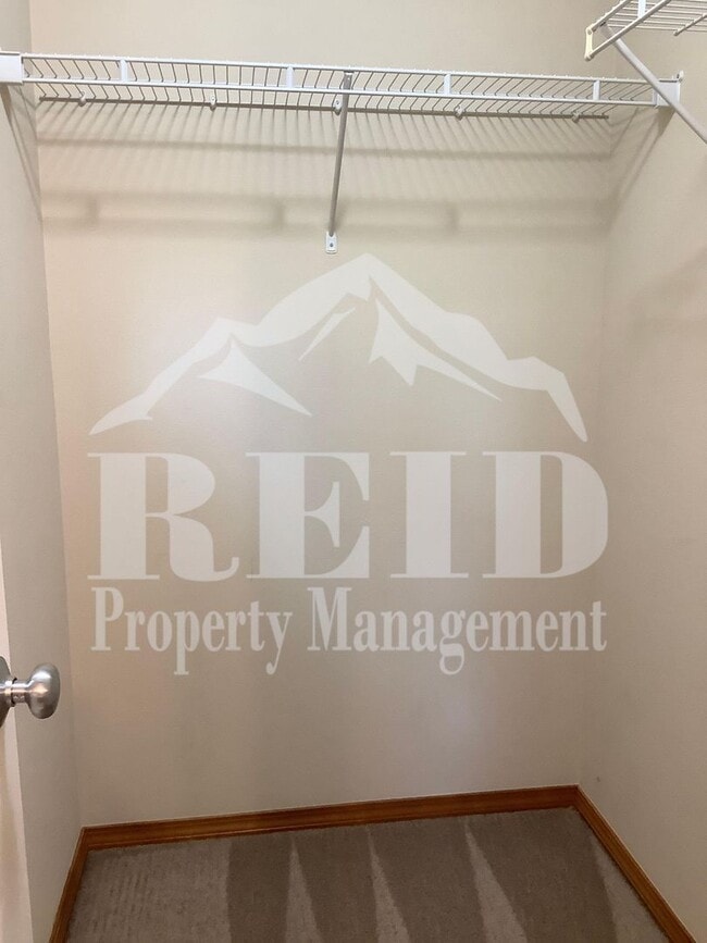 Building Photo - Central Valley Area - 2 Story Townhome 3Bed 2.5Bath