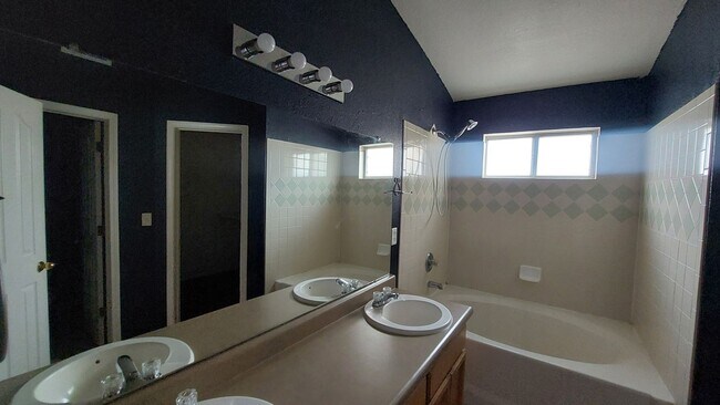 Building Photo - 12641 Tierra Tigre Ave