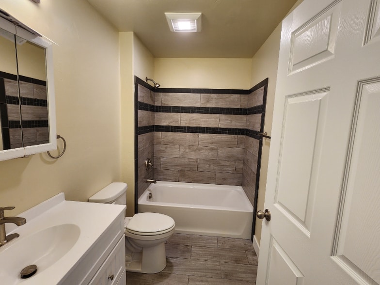 Building Photo - 311 S Main St