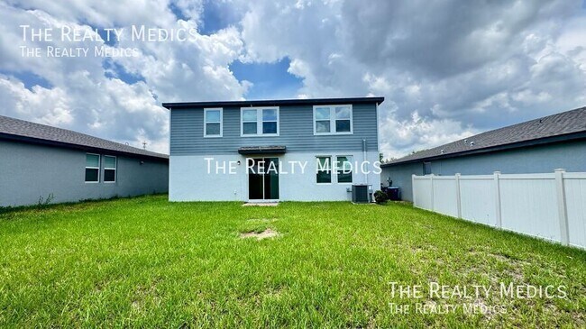 Building Photo - 2401 White Tail St