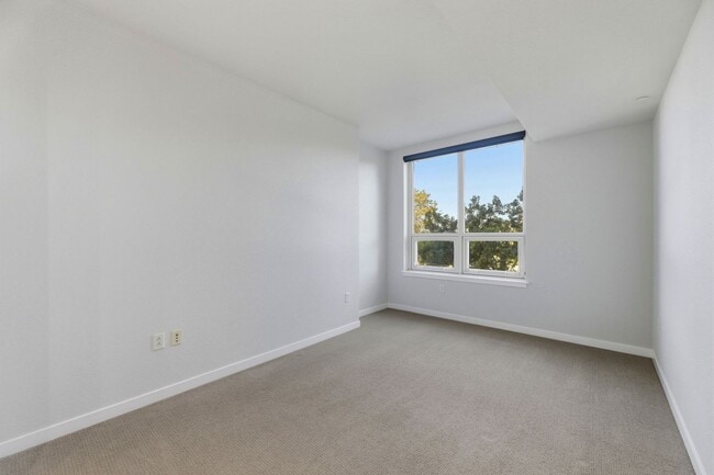 Building Photo - 1375 Lick Ave