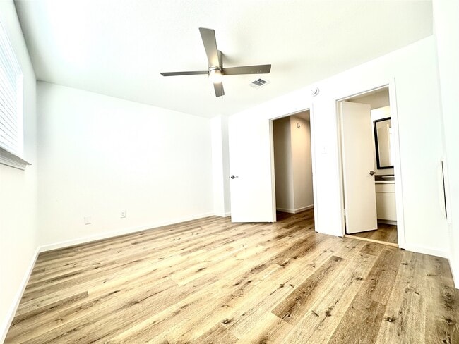 Building Photo - 14771 Perthshire Rd