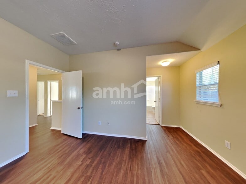 Building Photo - 4418 Sprangletop Ave