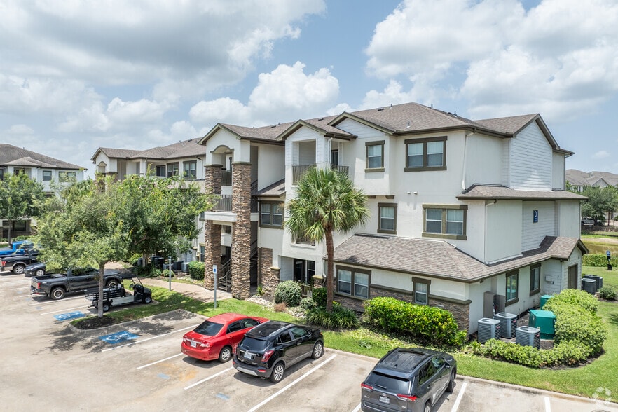 Building Photo - Vizcaya Apartments