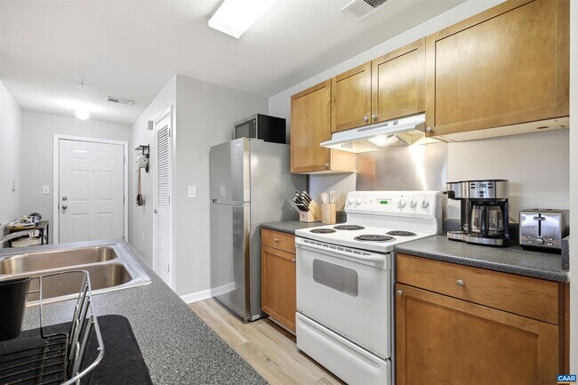 Building Photo - 122 Yellowstone Dr