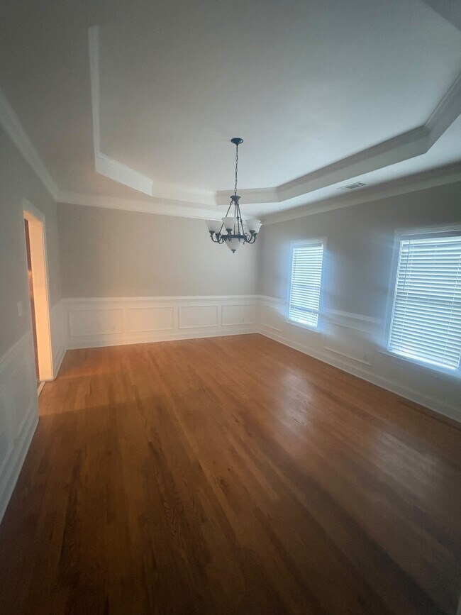 Building Photo - 860 Streamside Dr