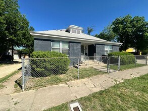 Building Photo - 611 S 25th St