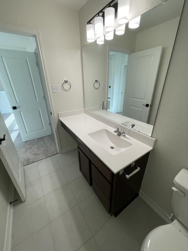 Guest Bathroom. - 318 Indian Wheat