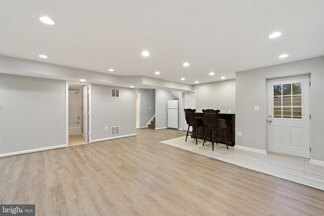 Building Photo - 2487 Sycamore Lakes Cove