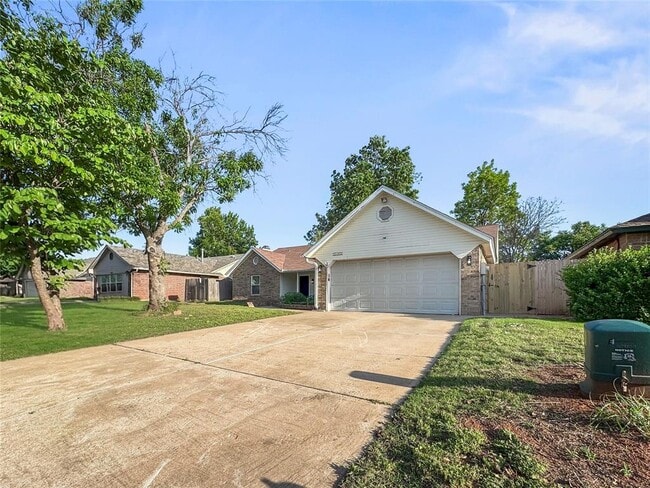 Building Photo - 2108 Shorewood Ln