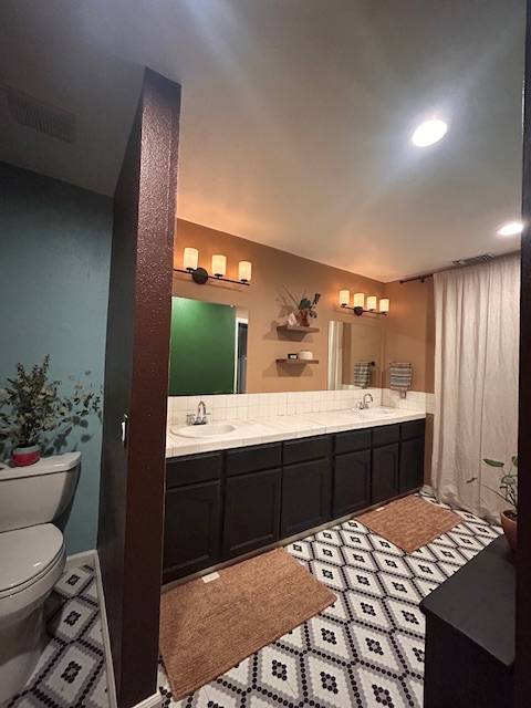 Building Photo - 2600 Forest Park Dr