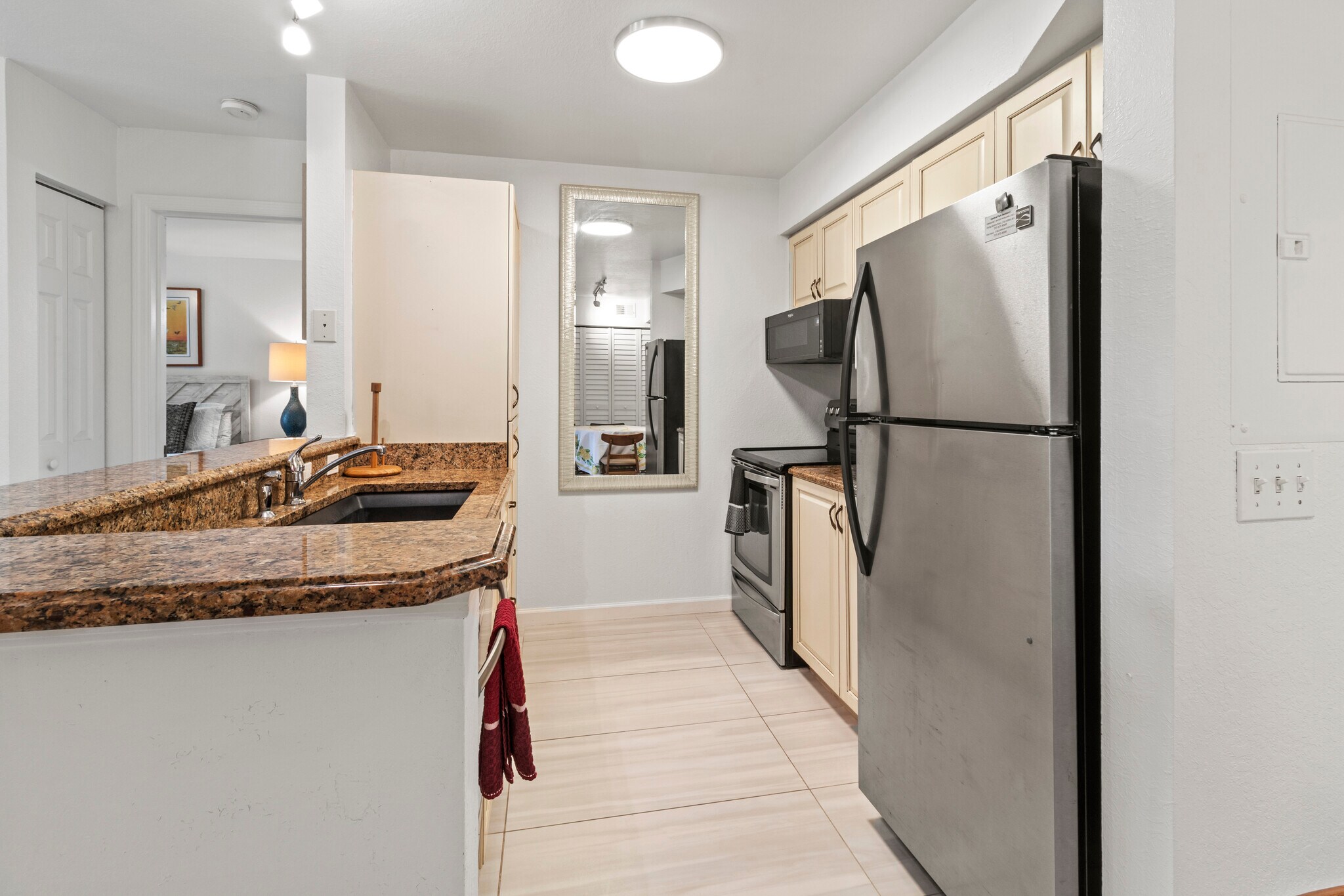 Building Photo - 850 S Tamiami Trl