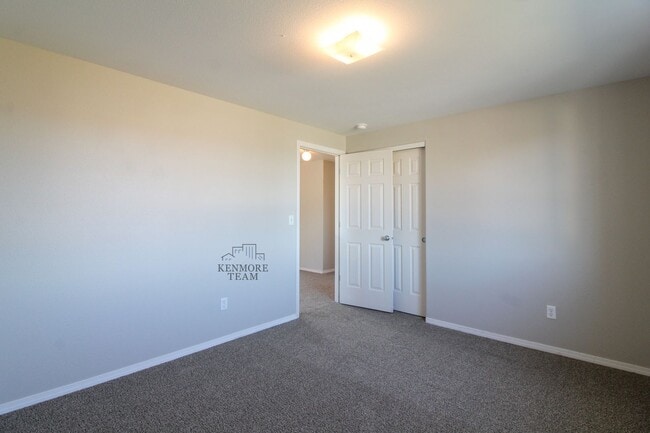 Building Photo - 3 Bedroom, 2.5 Bath Home in West Pasco