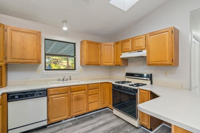 Building Photo - 6501 Beaver Ridge Rd