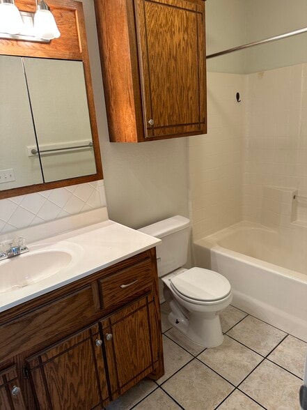 Building Photo - 136 Vinita Dr