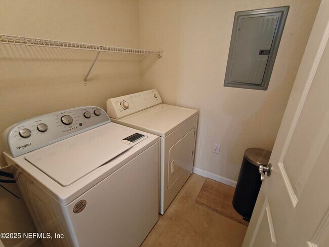 Building Photo - 10075 GATE N Pky