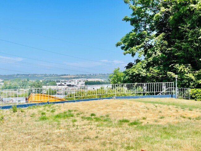 Building Photo - Renovated 4 bedroom 2 bath Home with Plenty of Space!