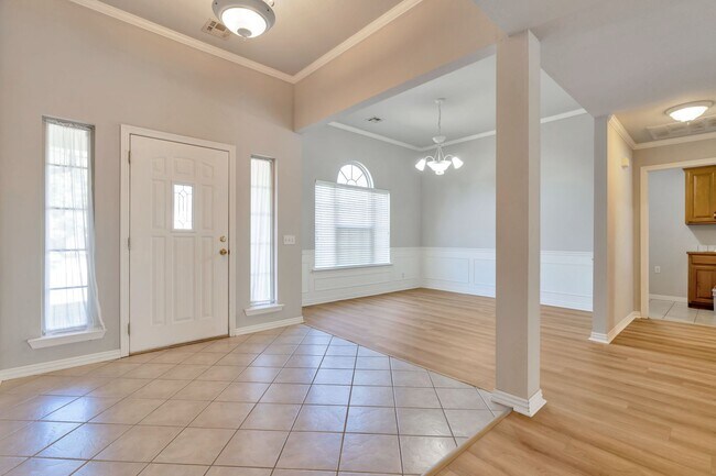 Building Photo - 827 Nicholson Ave