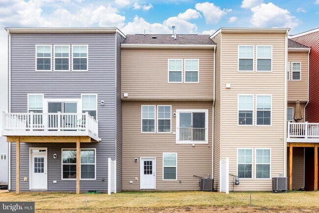 Building Photo - 127 Metcalf Terrace