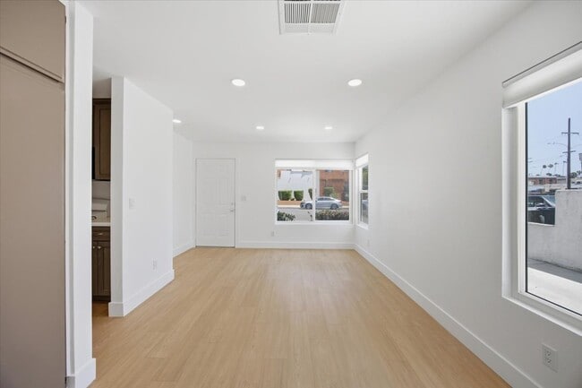 Building Photo - 1040 Gardena