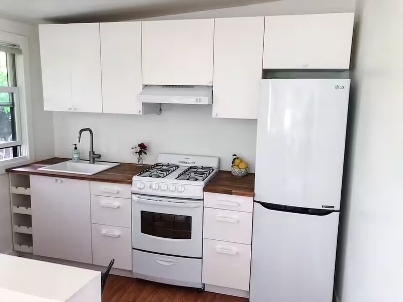 Building Photo - 3410 Casitas Ave