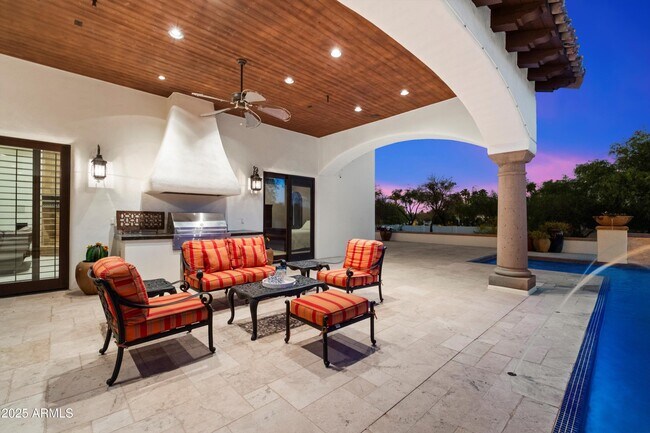 Building Photo - 8515 E Sutton Dr